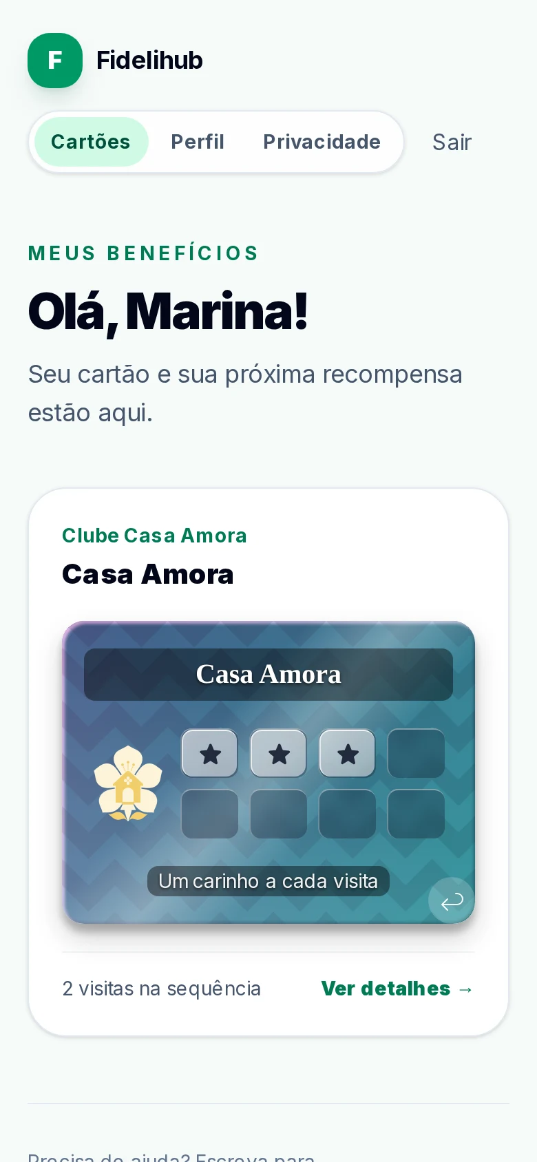 Cartão de carimbos Casa Amora com três carimbos no celular da cliente
